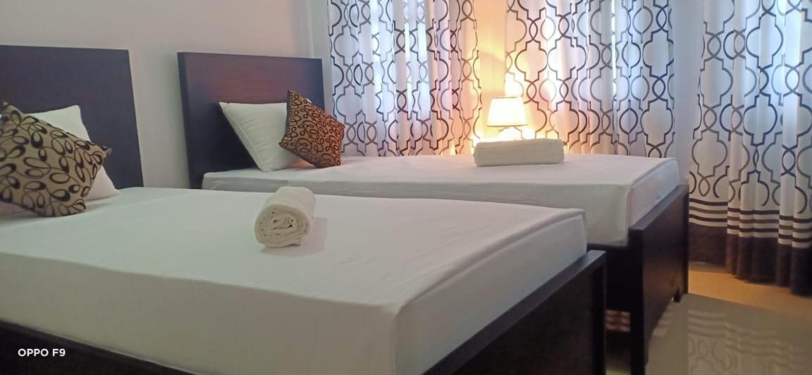 Kavee Transit Hotel Katunayaka Bagian luar foto