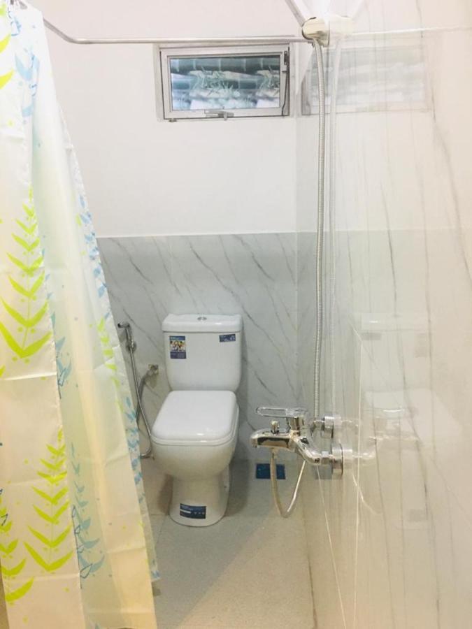 Kavee Transit Hotel Katunayaka Bagian luar foto