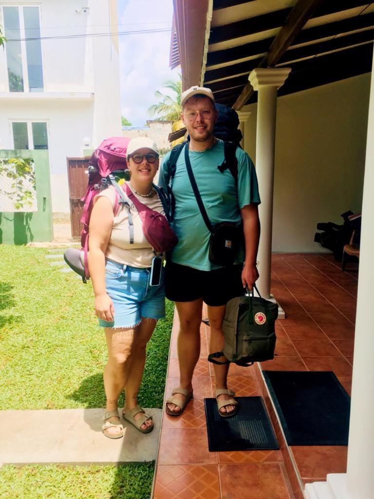 Kavee Transit Hotel Katunayaka Bagian luar foto
