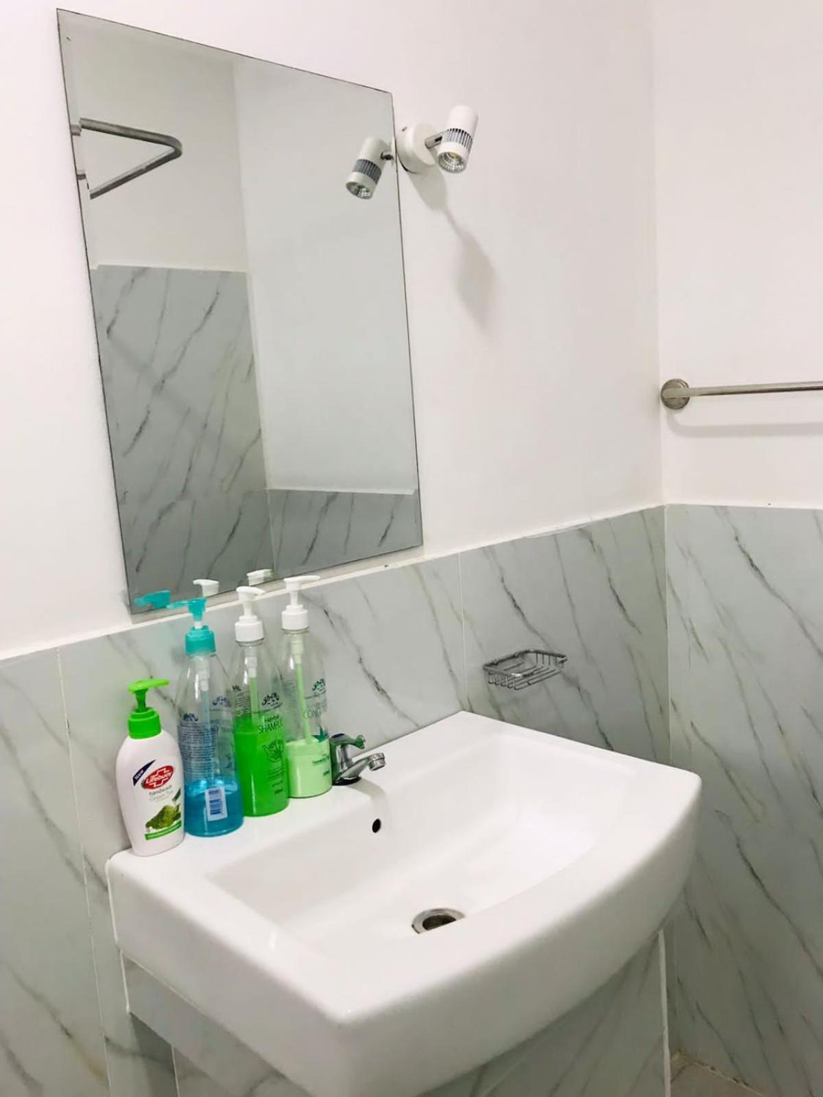 Kavee Transit Hotel Katunayaka Bagian luar foto