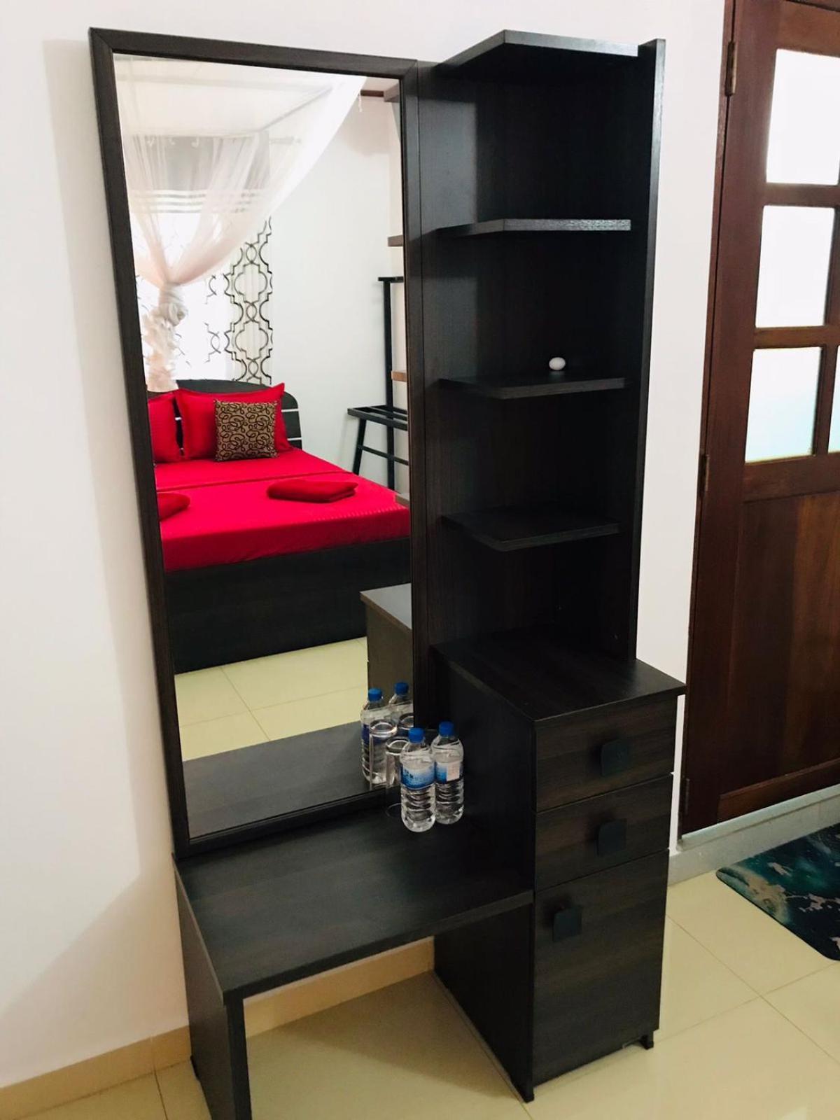 Kavee Transit Hotel Katunayaka Bagian luar foto