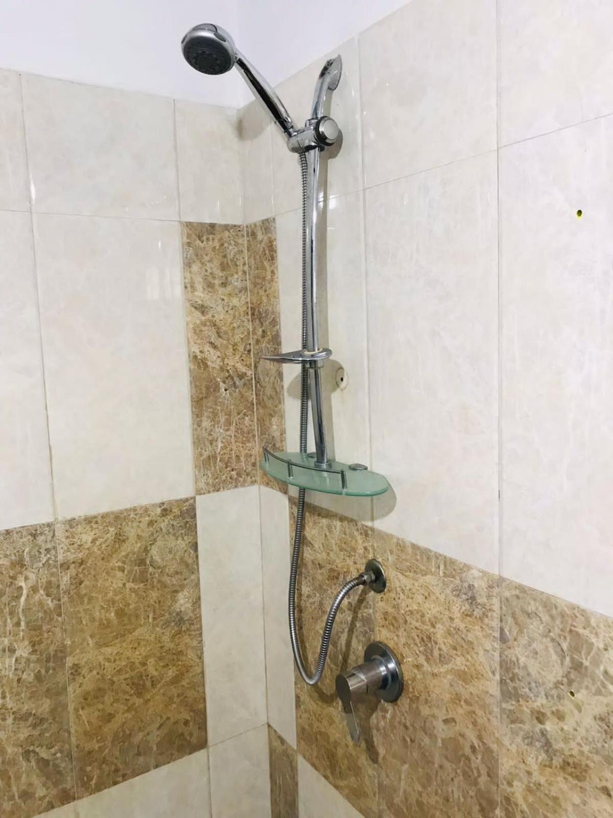 Kavee Transit Hotel Katunayaka Bagian luar foto